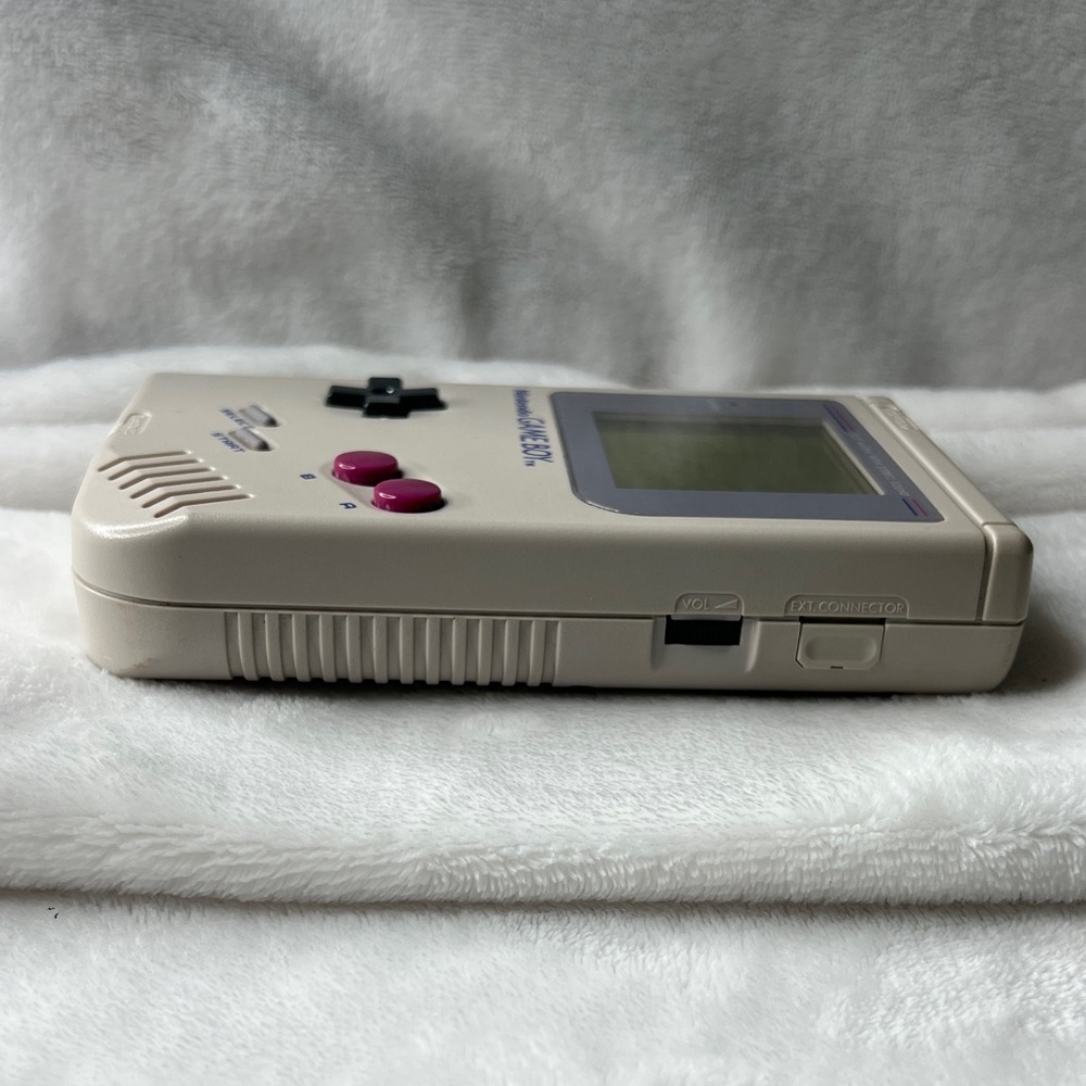 VINTAGE - Nintendo Game Boy Handheld - Picture 4 of 7